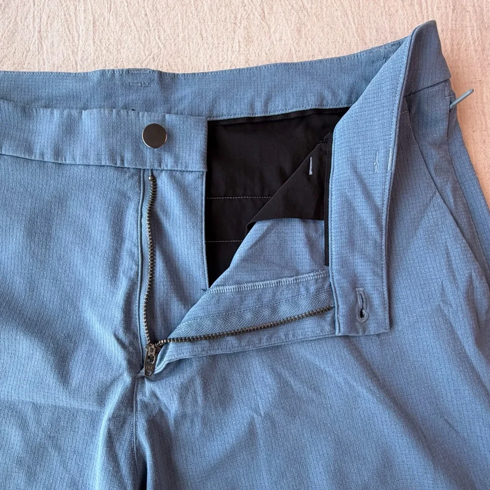 lululemon athletica Men's Slate Blue Flat-Front Shorts size 33 waist - Picture 6 of 7